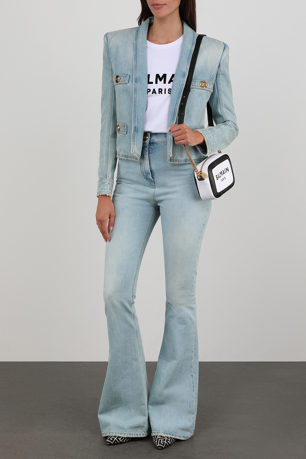 ז'קט ג'ינס בהיר מחויט עם כפתורי זהב